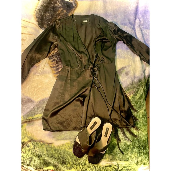 Reformation mini wrap dress 100% SILK - Picture 2 of 10